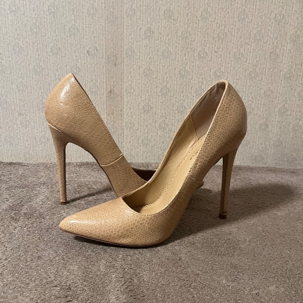 Heels - Picture 2 of 3